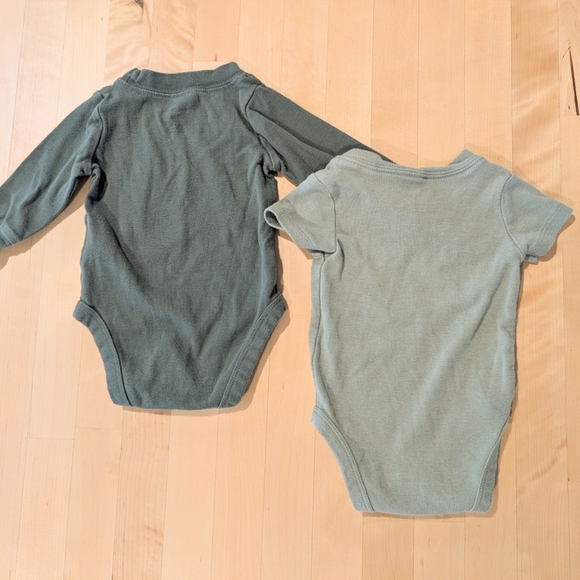 Green Onesie Set - Picture 2 of 6